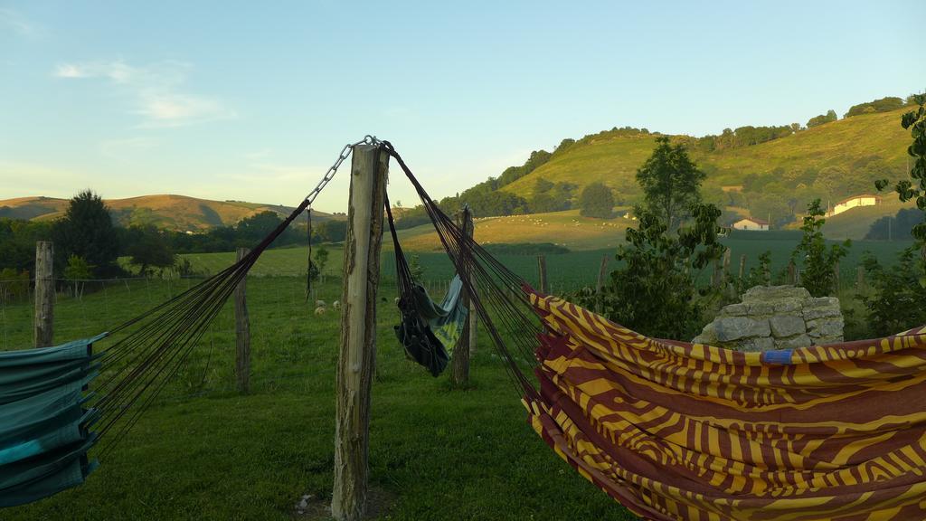 Les Fous Du Village Saint-Esteben エクステリア 写真
