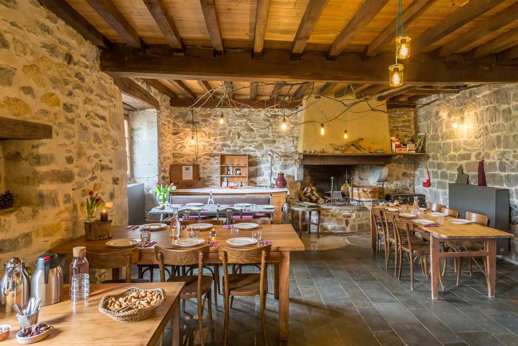 Les Fous Du Village Saint-Esteben エクステリア 写真