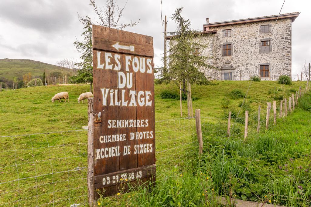 Les Fous Du Village Saint-Esteben エクステリア 写真